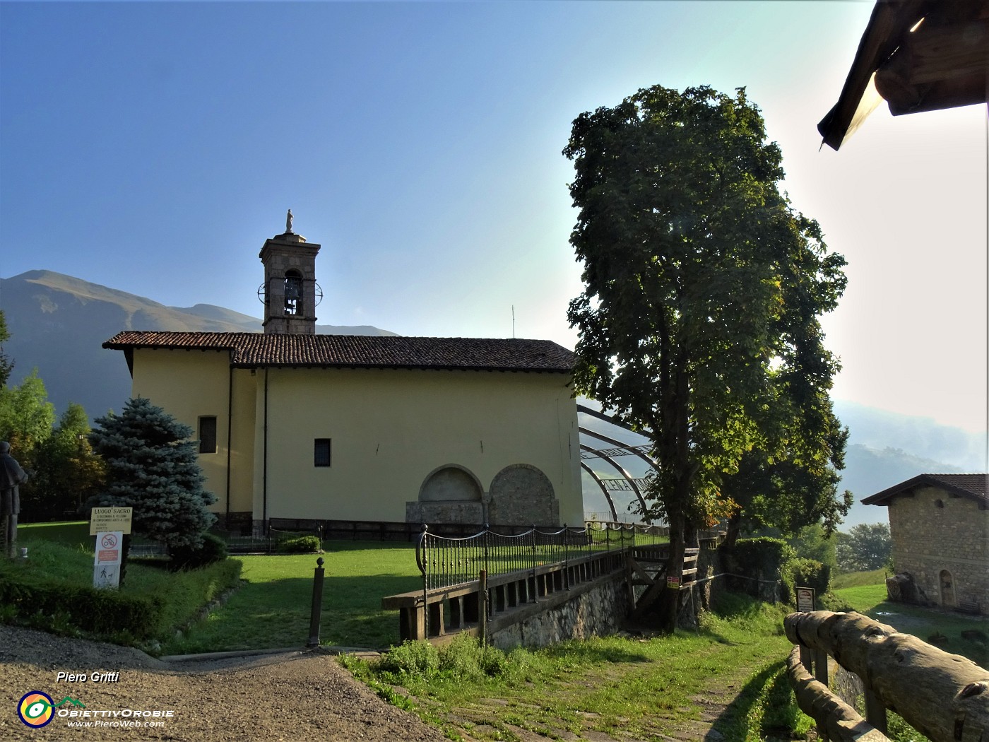 11 Lascio il Santuario e mi avvio verso il sentiero 'Val Gerona-Monte Alben'.JPG